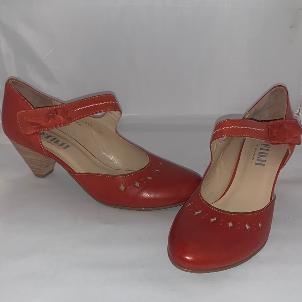Fidji Mary Jane Heels with Bow Accent